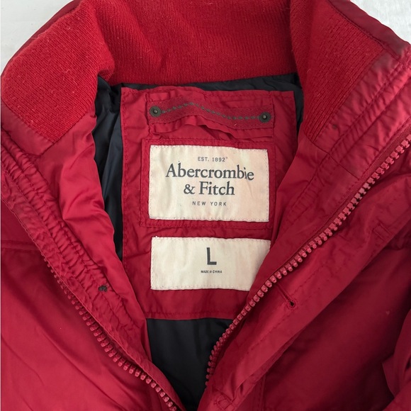Vintage Abercrombie & Fitch Men's Red Puffer Jacket - Picture 3 of 4